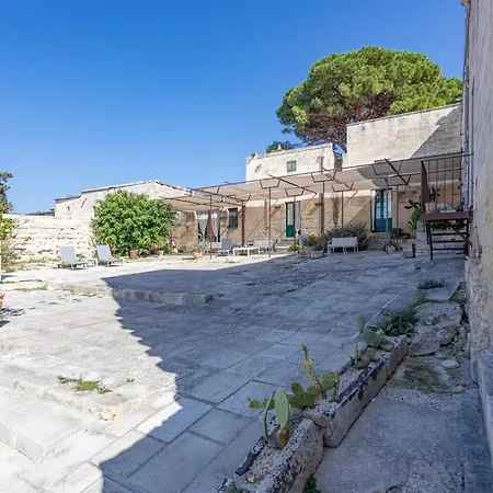 Masseria Torre Sant'andrea Bed & Breakfast 3*